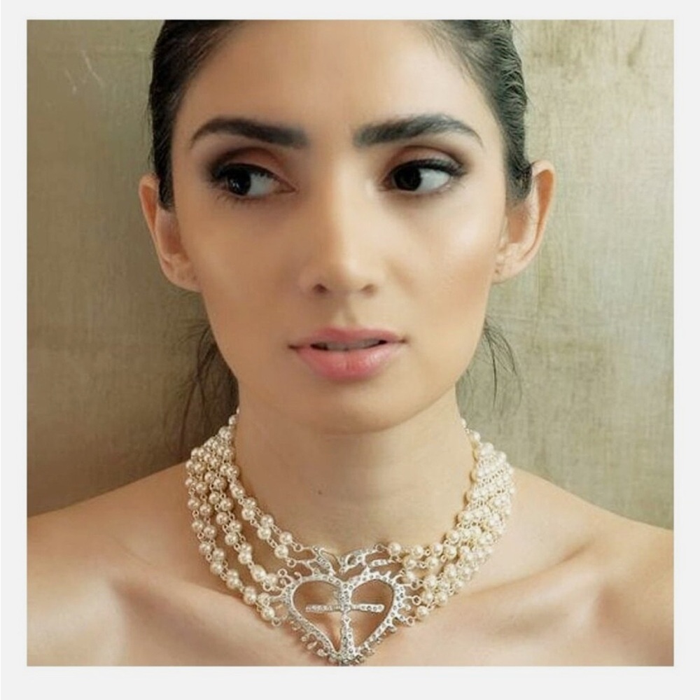 Virgins Saints & Angels VSA La Queen Collar Statement Necklace Pearl & Silver - Picture 5 of 5